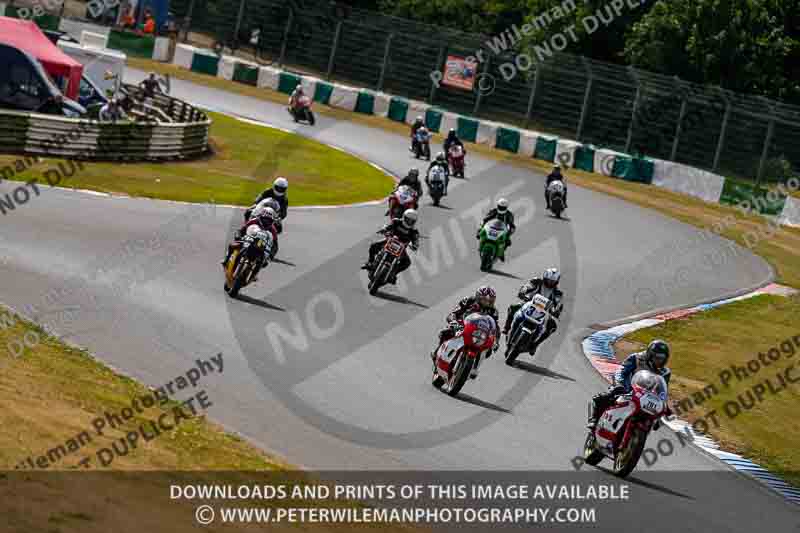 Vintage motorcycle club;eventdigitalimages;mallory park;mallory park trackday photographs;no limits trackdays;peter wileman photography;trackday digital images;trackday photos;vmcc festival 1000 bikes photographs